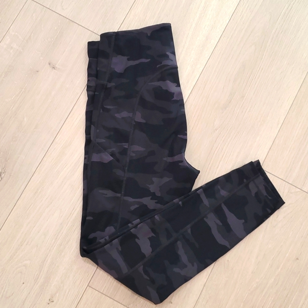 Athleta Ultimate 7/8 tight size S